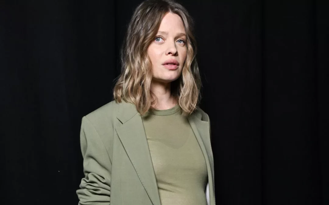 Mélanie Thierry à la Fashion Week : extraterrestre en chaussures de couture.