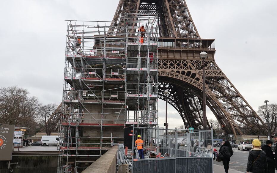Les Cavaliers du Pont d&rsquo;Iéna : Éclat et Gloire pour les JO de Paris 2024&Prime;