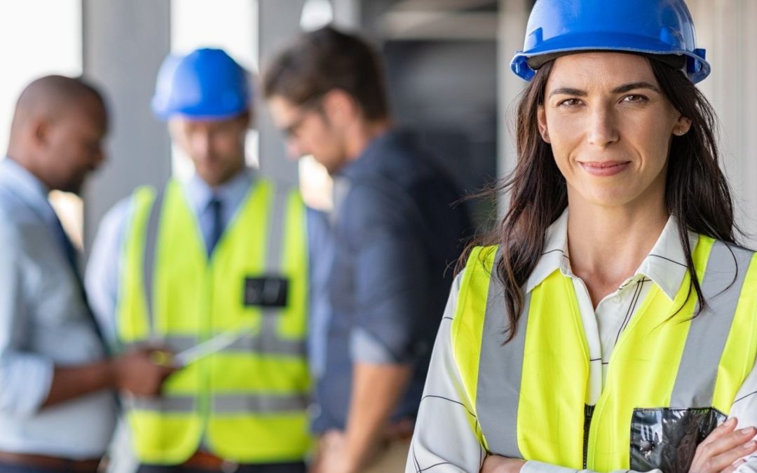 Béton armé et talons aiguilles : Le combat pour féminiser le BTP