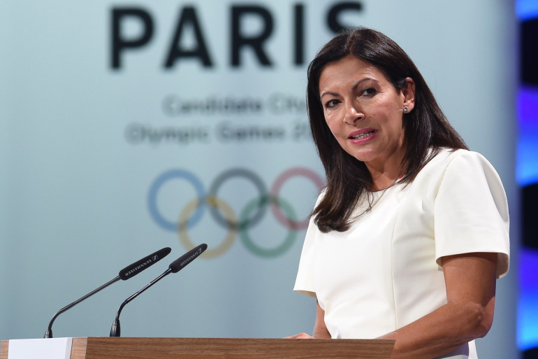 JO à Paris : Hidalgo clame « Restez! », mais est-ce vraiment le bon plan ?