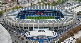 Le Parc des Princes: Terrain de jeu ou terrain de guerre?