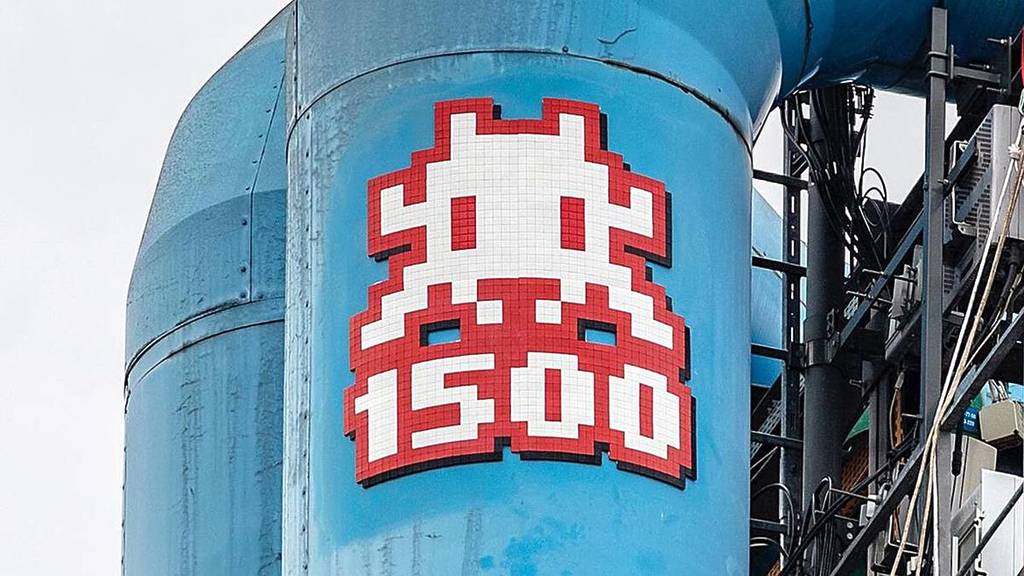 Invader attaque Paris : La conquête du 1 500e space invader