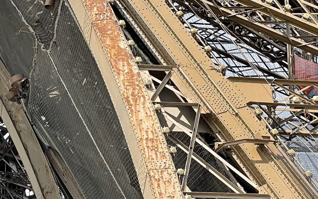 La Tour Eiffel: Un Monument en Péril ou Victime d&rsquo;une Tempête dans un Verre d&rsquo;Eau?