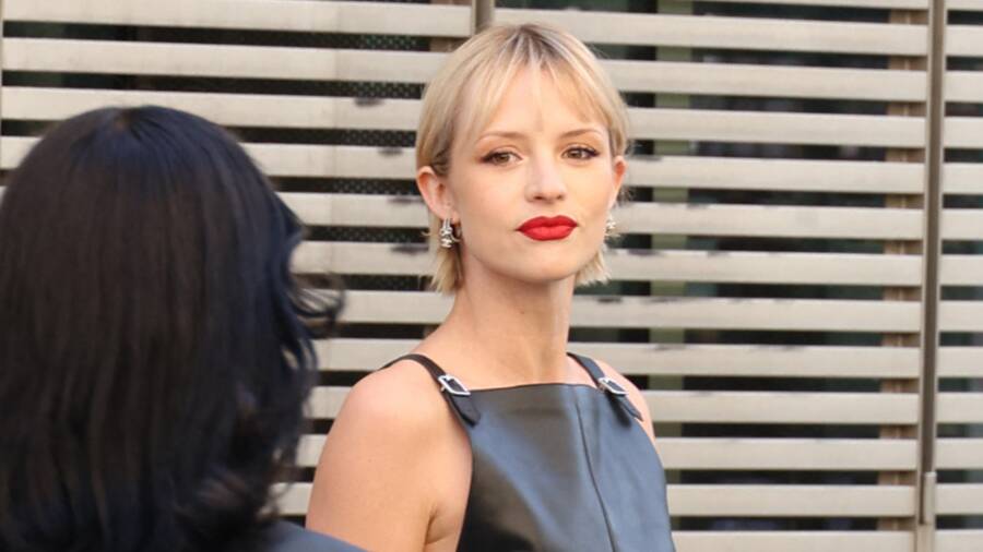 Angèle Réinvente le Game à la Fashion Week de Paris