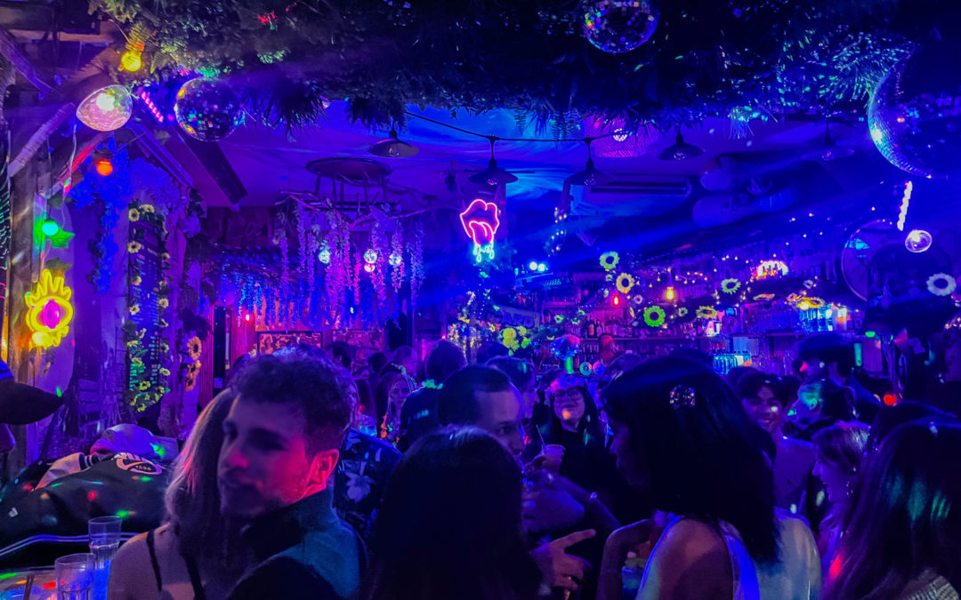 10 bars où danser à Paris : notre sélection mise à jour 2026
