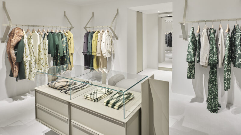 Burberry inaugure Son écrin de luxe sur l&rsquo;Avenue Montaigne