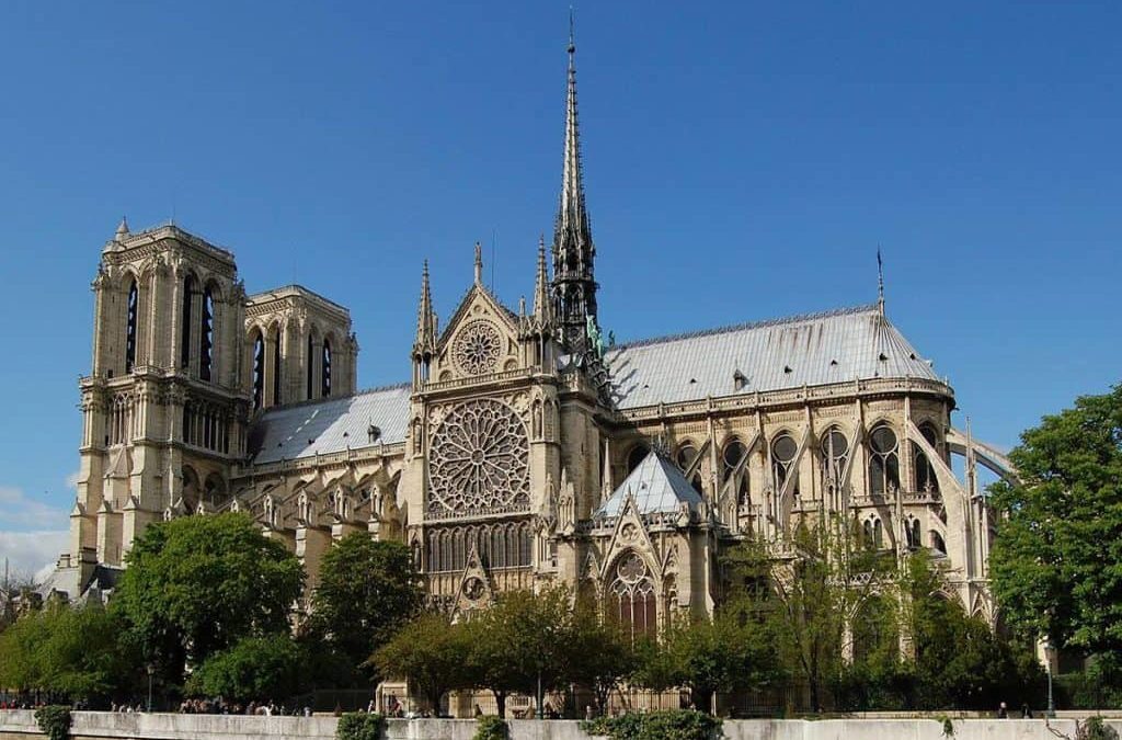 Notre-Dame Se Refait Une Beauté : La Flèche Revient, Et C&rsquo;est Pas Trop Tôt !