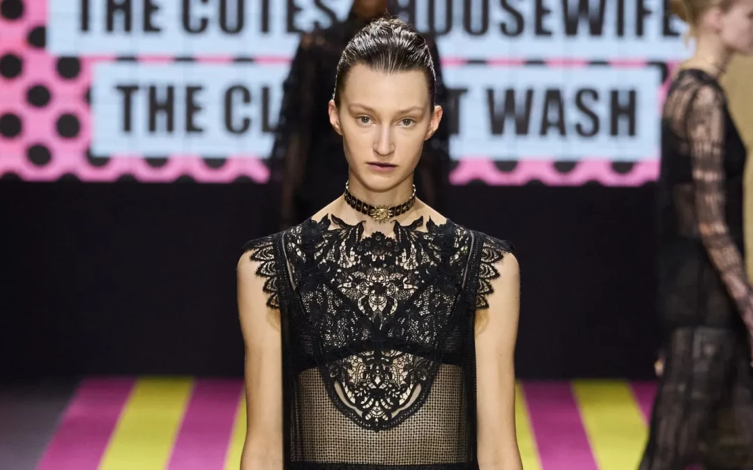 Glamour, Clamour et Polémique : La Vérité Nue de la Fashion Week de Paris