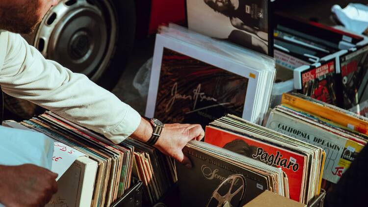 Vinyles à Paris : Le Guide Ultime pour les Chasseurs de Son