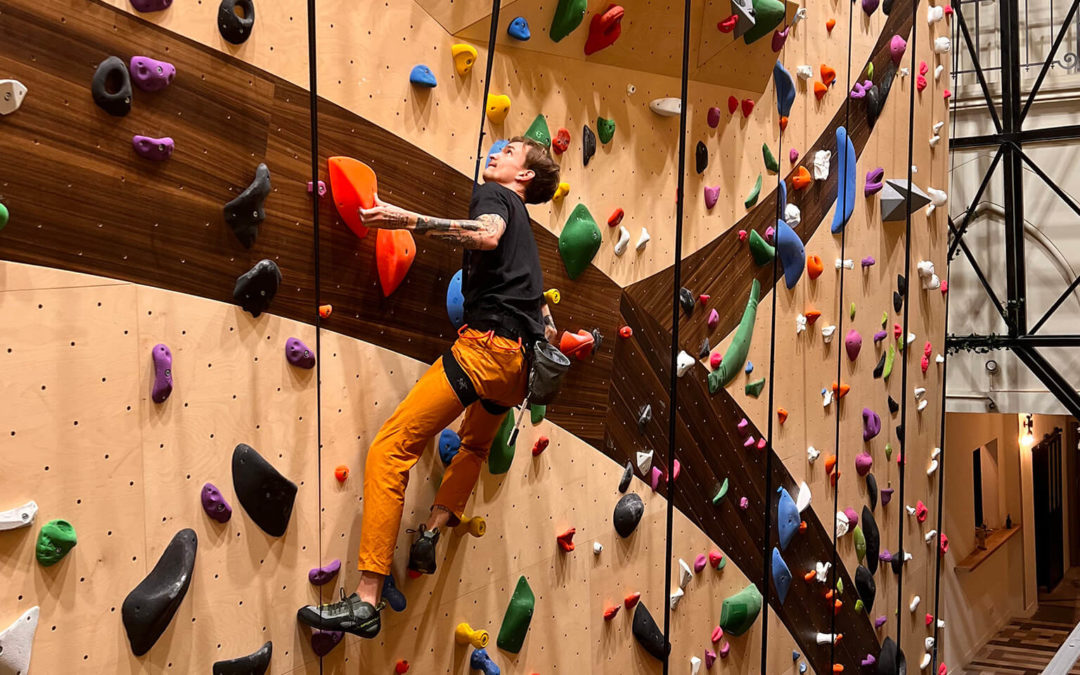 Escalade et Coworking à Paris : Découvrez Climbing District Saint-Lazare