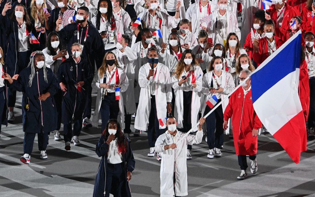 Les guerriers du drapeau : Nikola Karabatic et Mélina Robert-Michon s’emparent de Paris 2024 !