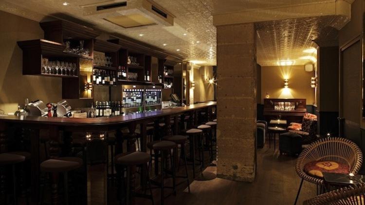 La Compagnie des Vins Surnaturels : Un verre dans le passé