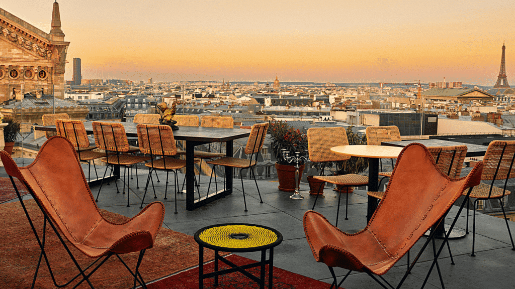 Top Terrasses d&rsquo;Avril à Paris 2024 : Où Bronzer Chic et Choc !