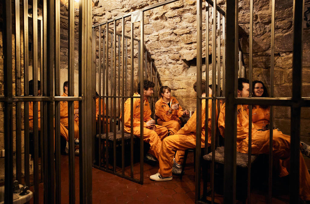 Perpette Cocktail : Plongée Immersive dans un Speakeasy Parisien des Années 60