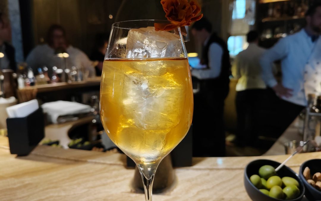 Printemps en Verre : Les Nouveaux Cocktails du Bar Les Ambassadeurs