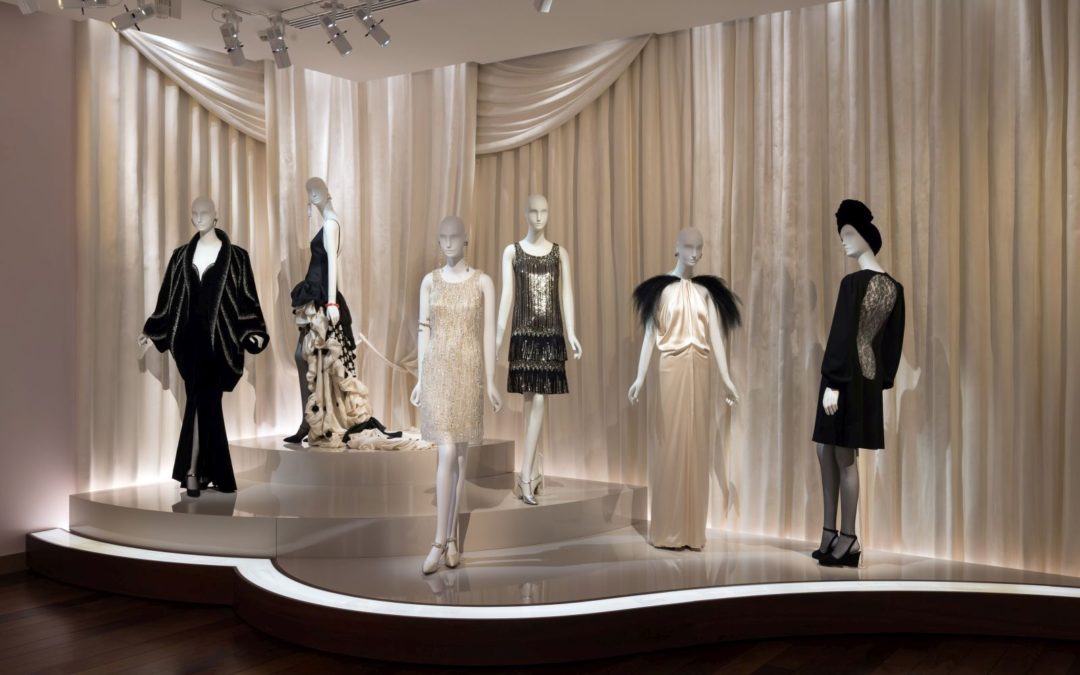 Explorez l&rsquo;Exposition Transparences d&rsquo;Yves Saint Laurent lors de la Nuit des Musées 2024 à Paris