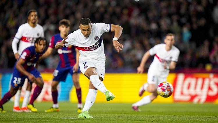 Barcelone vs PSG : Décryptage du Carton Rouge Qui a Changé le Match en Ligue des Champions