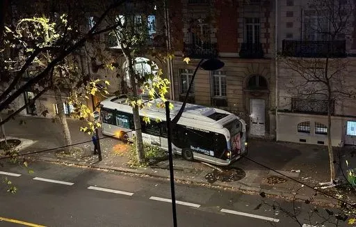 Quand Paris s&rsquo;endort, ses bus prennent des arbres pour oreillers