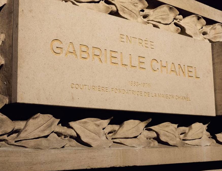 Chanel chez elle: Quand la haute couture renomme le patrimoine