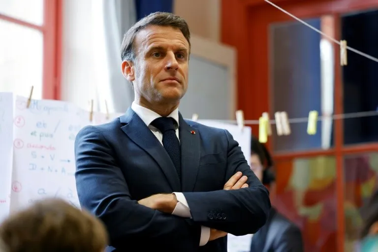 Macron et le bal des économies fantômes: Une danse macabre avec le déficit
