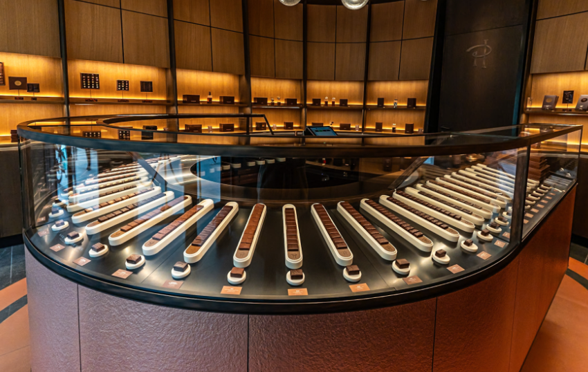 Chocolat en majesté : Pierre Hermé inaugure sa boutique « Infiniment Chocolat » à Paris