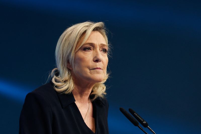 Marine Le Pen et TF1 : Quand la télé ne sait plus se tenir