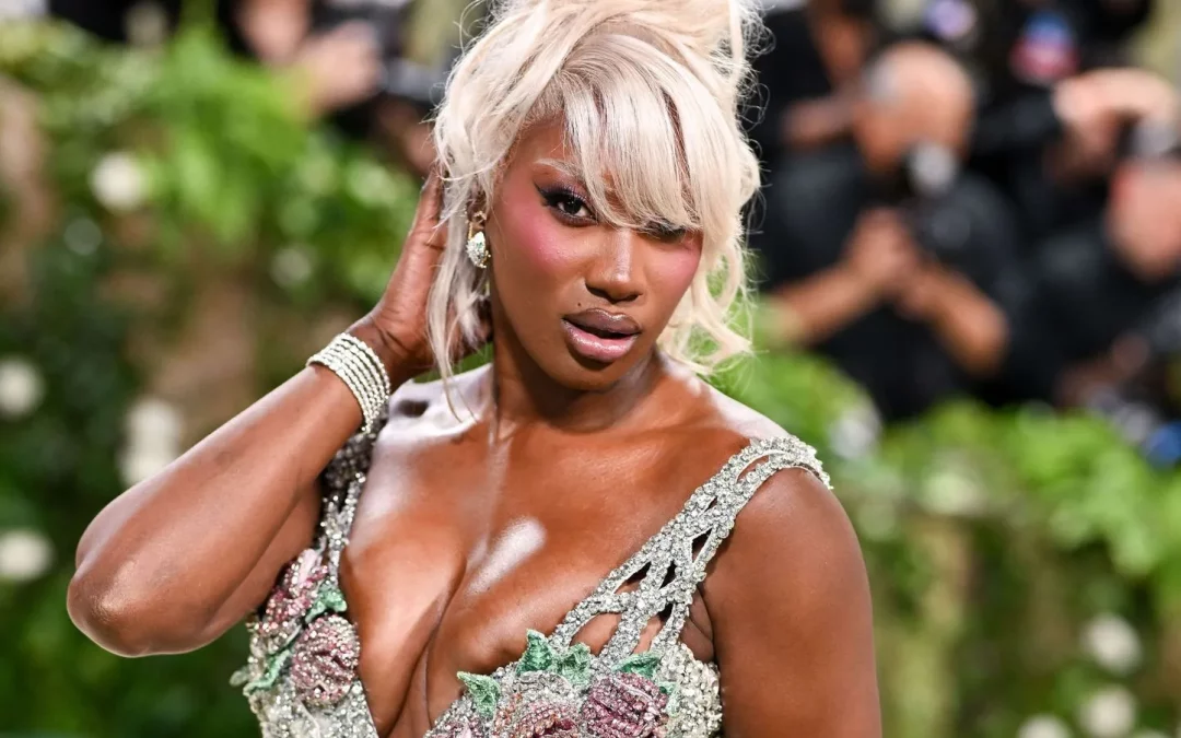 Paillettes, polémiques, et pouvoir : Aya Nakamura au Met Gala 2024