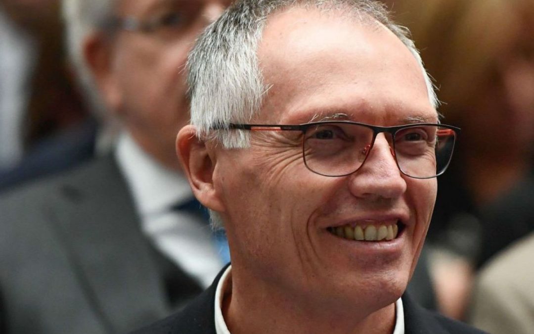 Carlos Tavares et le virage électrique: L’art de retourner sa veste à la vitesse d’un véhicule électrique