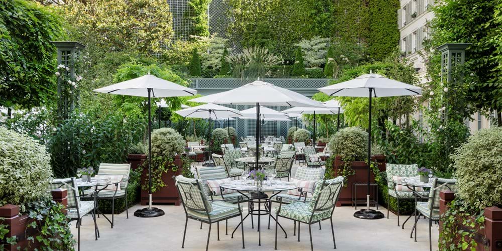 Découvrez la terrasse secrète du Bristol Paris