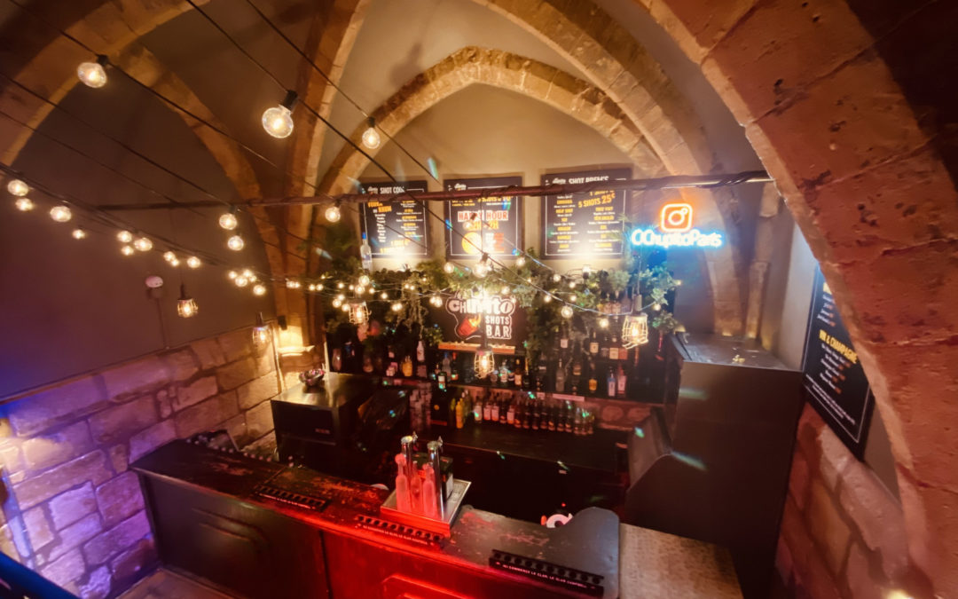 « Shots party » à O&rsquo;Chupito: Quand Paris vibre au rythme de l&rsquo;Ibiza underground