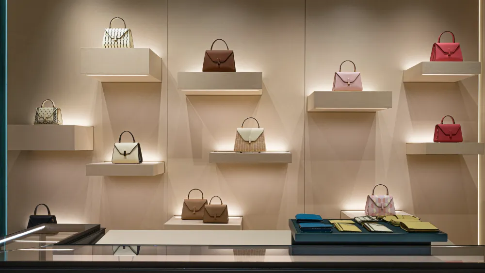 Le luxe se déride : Valextra débarque à Paris