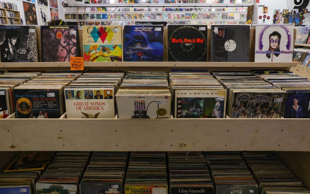 Vinyle Mania: Le retour explosif des disques noirs à Paris