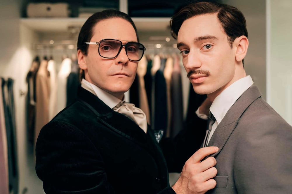 Becoming Karl Lagerfeld : La Série Révèle l&rsquo;Ascension du Kaiser de la Mode