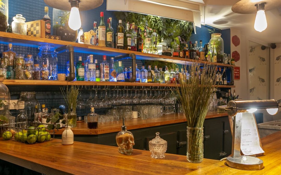 Les Planqués : Le bar solidaire qui change la donne à Paris