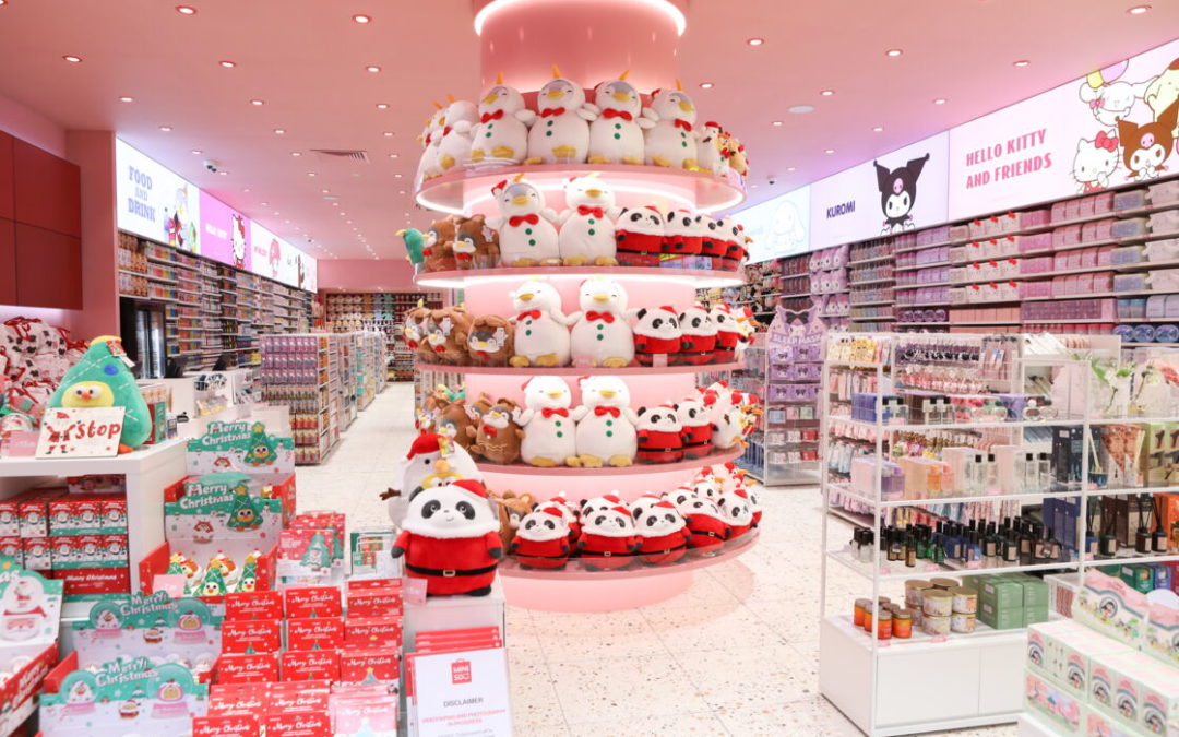 MINISO débarque sur les Champs-Élysées : Une invasion de cuteness à Paris