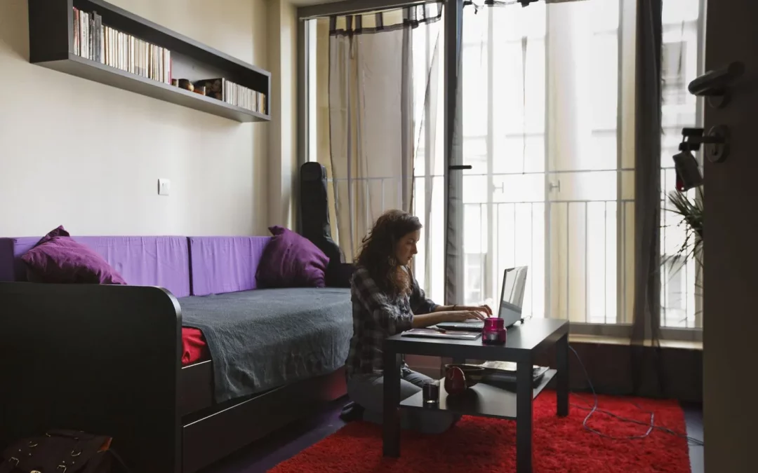 Crise du logement étudiant à Paris : pénurie dramatique et solutions radicales
