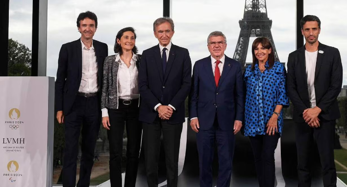 Quand le Luxe Rencontre l&rsquo;Olympisme: LVMH et le Grand Défilé des JO 2024