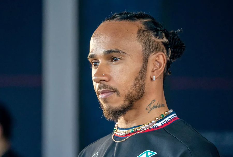 Lewis Hamilton X Dior Homme: Quand la Mode Frappe à la Porte de la Formule 1