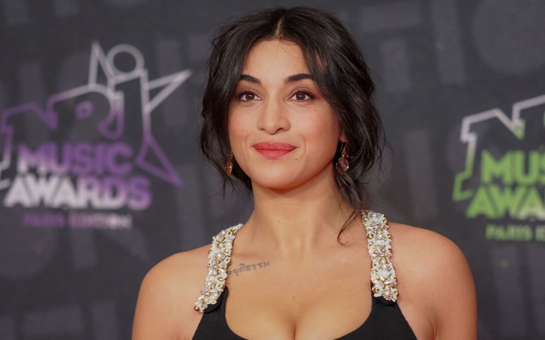 Paillettes et Prises de Parole : L&rsquo;ascension irrévérencieuse de Camélia Jordana