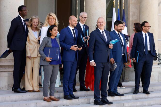Macronisme en Crise : Le Conseil des Ministres, Un Adieu sous Tension