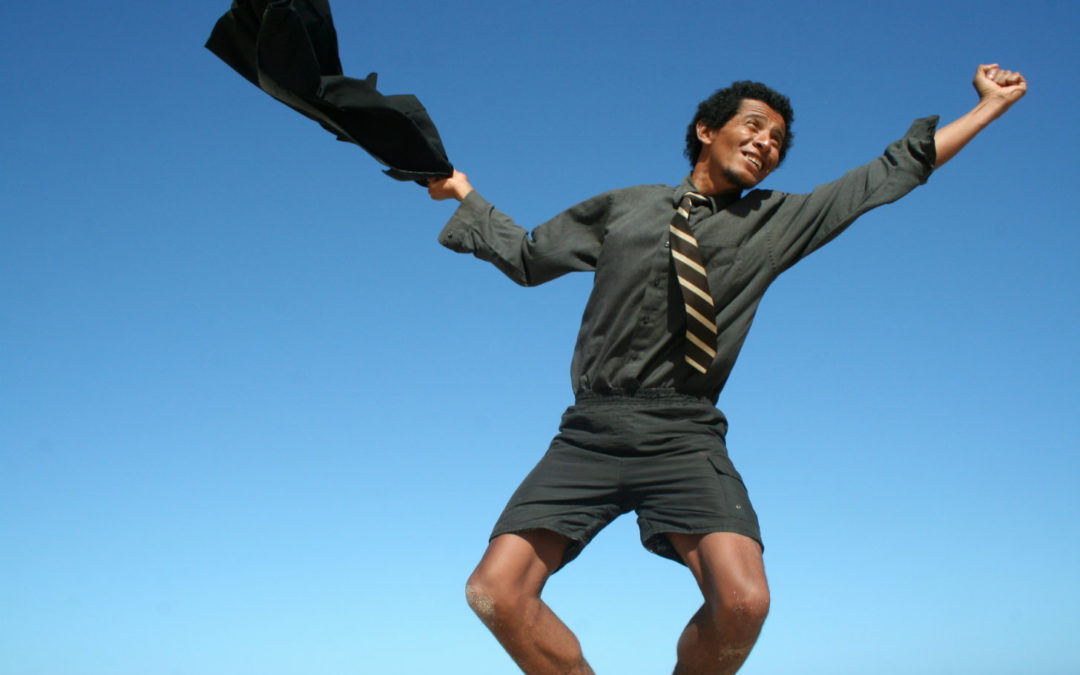 La Mode Masculine à Paris : Un Terrain de Jeu pour les Audacieux et les Ironiques