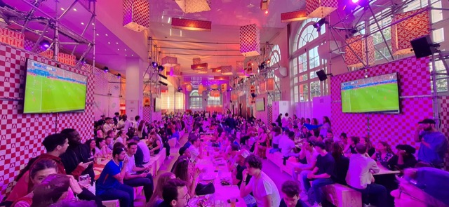 Food Court géant aux Invalides : L’été des gourmets et des fêtards