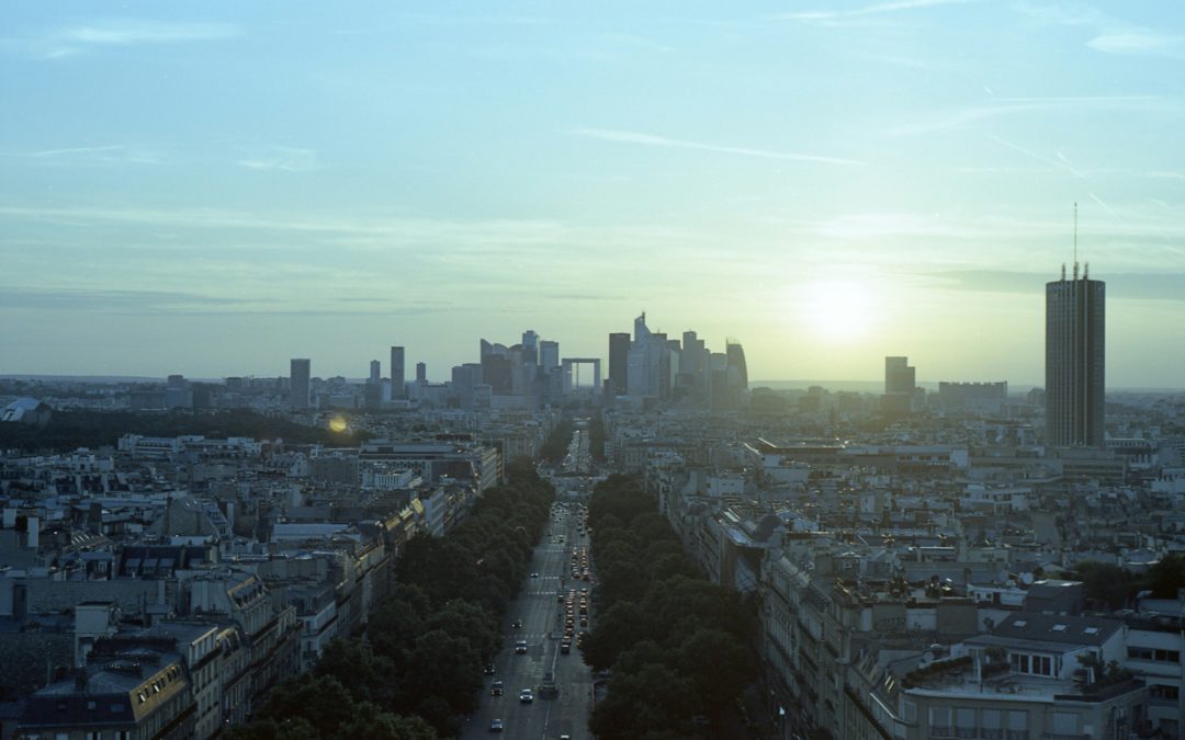 La crise immobilière frappe Paris : un trou de 100 millions dans les finances de la Mairie