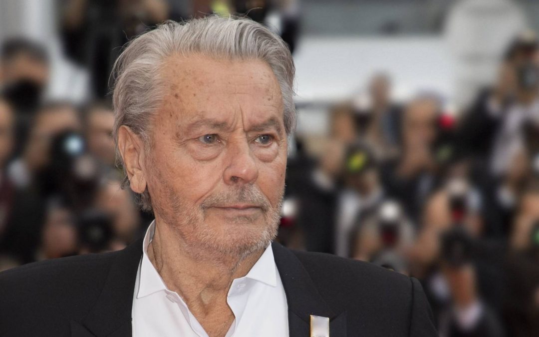Mort d&rsquo;Alain Delon : Les femmes qui ont marqué la vie du légendaire acteur