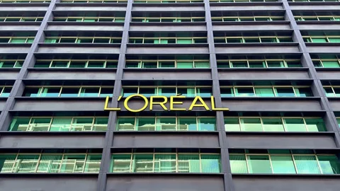 L’Oréal ouvre ses portes au public : visite d’un empire cosmétique ou de la forteresse du capitalisme ?