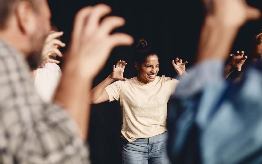 Le théâtre d&rsquo;impro en entreprise : l&rsquo;art de transformer les réunions en moments mémorables