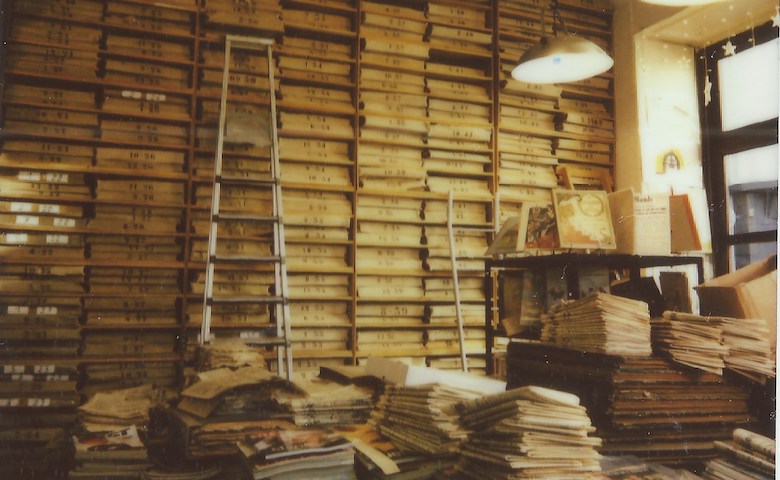 Une librairie parisienne redonne vie aux journaux du passé : l&rsquo;art de se plonger dans l&rsquo;histoire de sa naissance