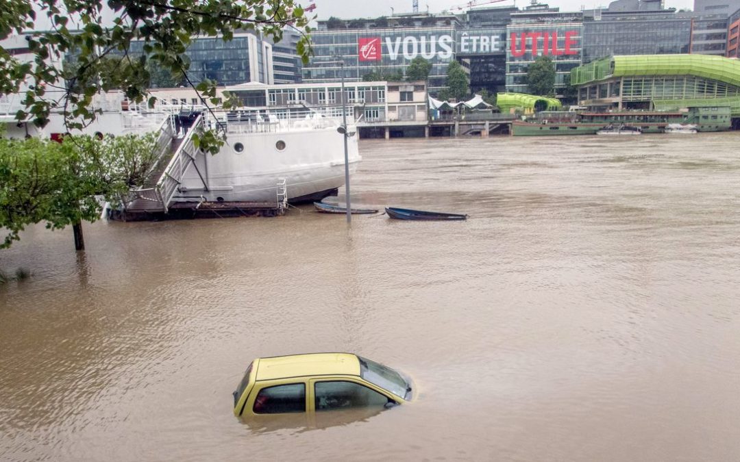 Pluie, paris et millions : quand la capitale fait trempette