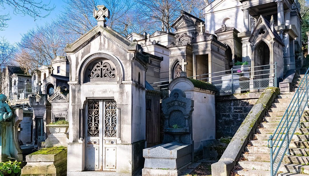 Explorez les trésors hantés du Père-Lachaise : Halloween dans la nécropole des âmes perdues