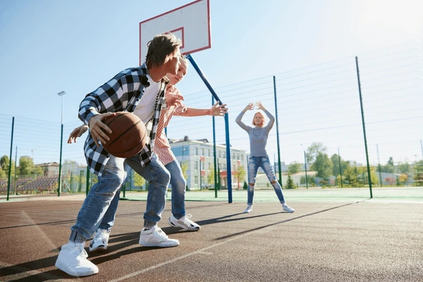 Paris inaugure un nouveau terrain de basket 3×3 : la renaissance d&rsquo;un sport en pleine expansion